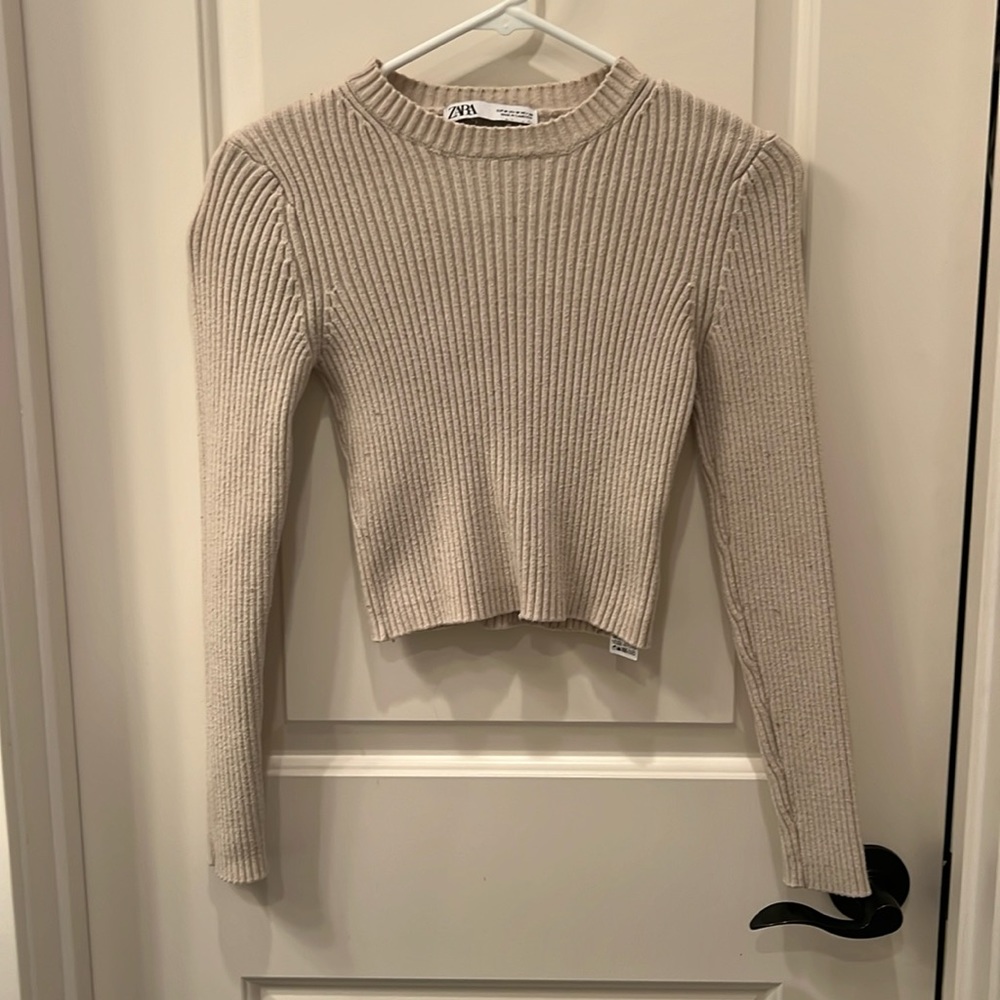Beige Zara sweater in size xs